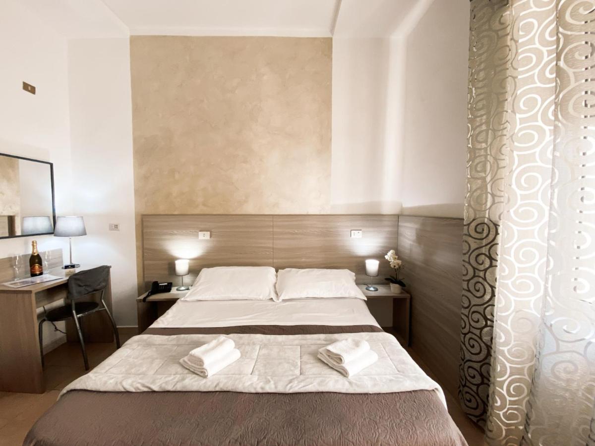 נאפולי Hotel Colombo מראה חיצוני תמונה