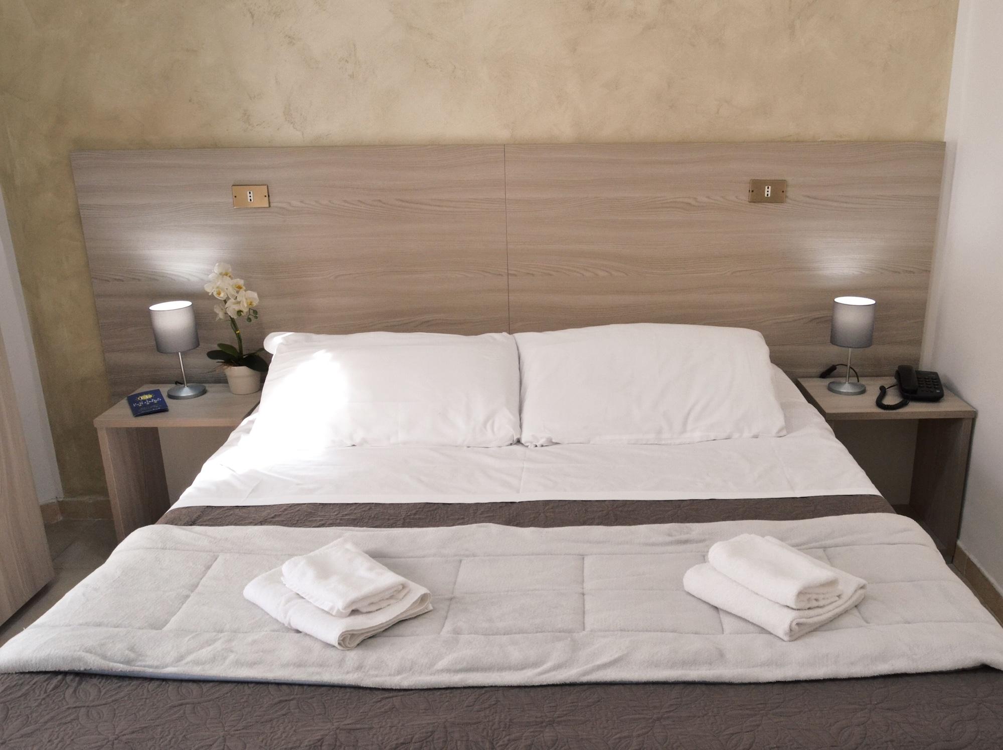 נאפולי Hotel Colombo מראה חיצוני תמונה